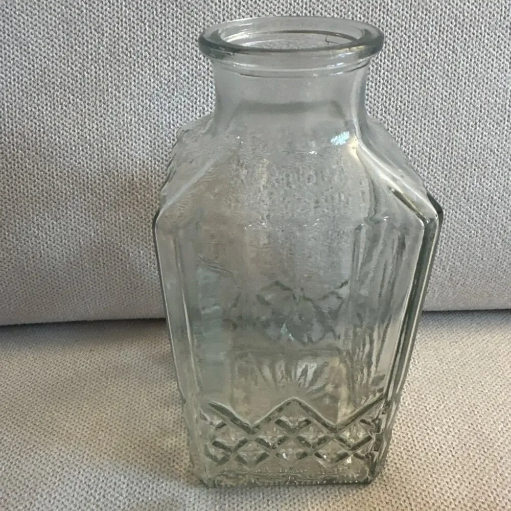 Clear Glass Liqour Decanter with Stopper | bar accessories